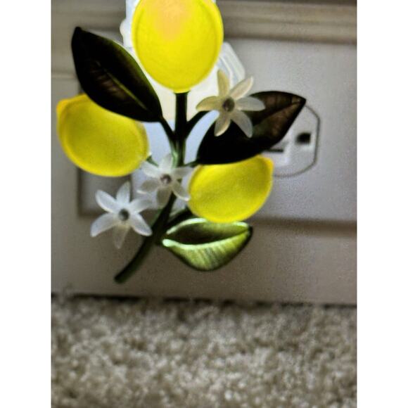 NEW Lemons on Branch SCENT CONTROL Wallflower NIGHTLIGHT Plug Bath & Body Works - Picture 2 of 10